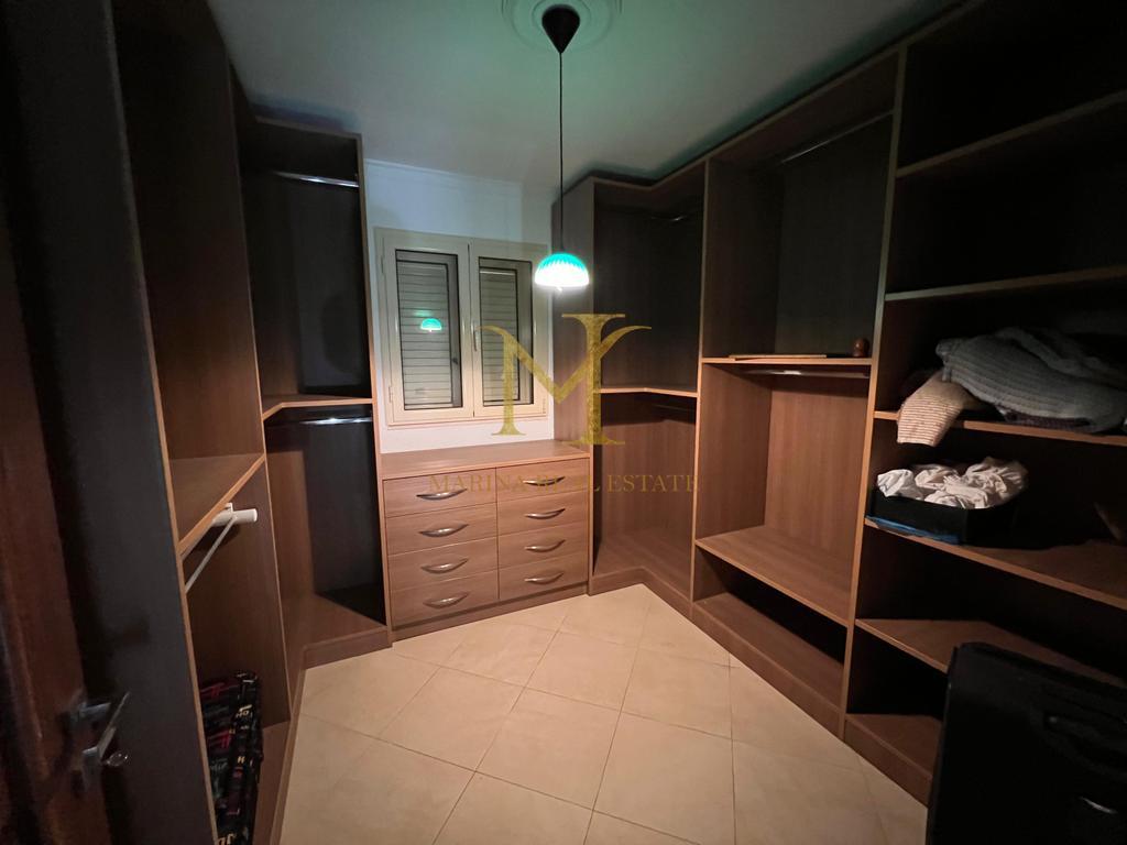 FOR RENT 3-STOREY VILLA IN SHIJAK !!