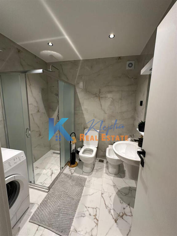 1+1 apartment for rent at Komuna e Parisit