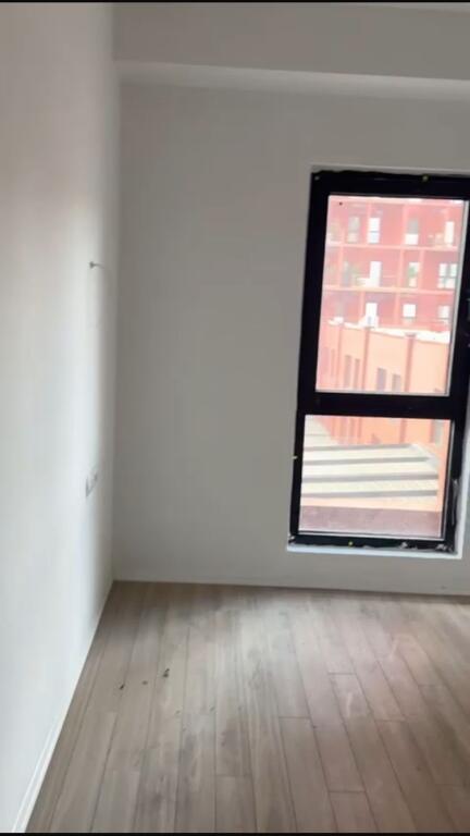 Business environment 3+1 for rent at Rruga e Kavajes Garden Building