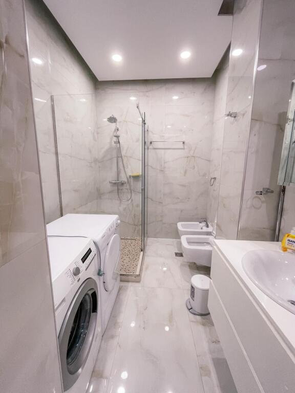 2+1 APARTMENT WITH PARKING FOR RENT, NEAR THE NEW MARKET