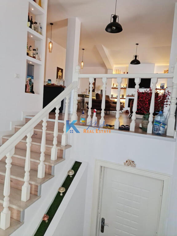 Penthouse për shitje në Golem - 50m nga deti