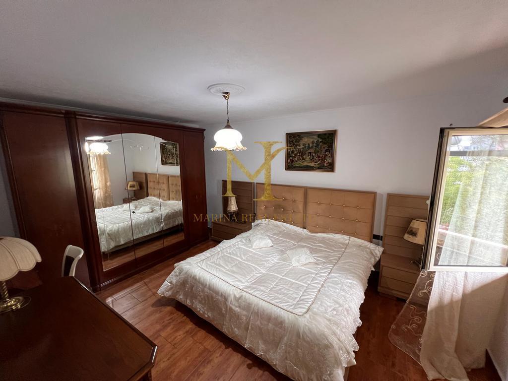 FOR RENT 3-STOREY VILLA IN SHIJAK !!