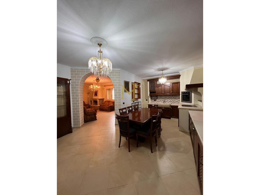 FOR RENT 3-STOREY VILLA IN SHIJAK !!