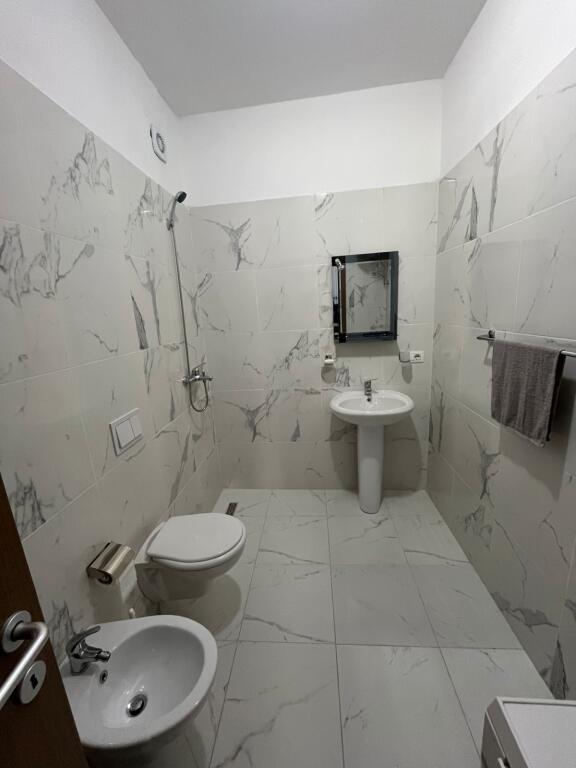 APARTAMENT 1+1 ME QIRA, RRUGA 5 MAJ