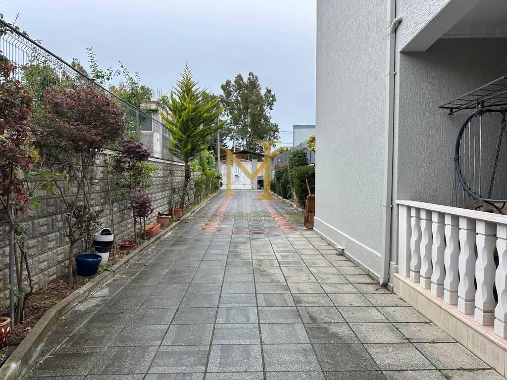 FOR RENT 3-STOREY VILLA IN SHIJAK !!