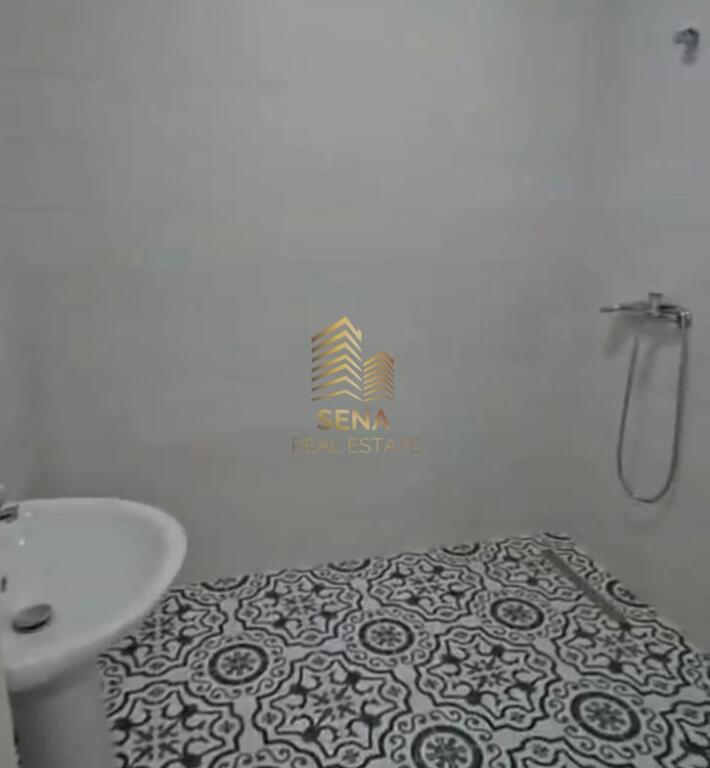 Qira, Ambient per zyra, 2+1+2 bllk + Post Parkimi, Pazar i Ri