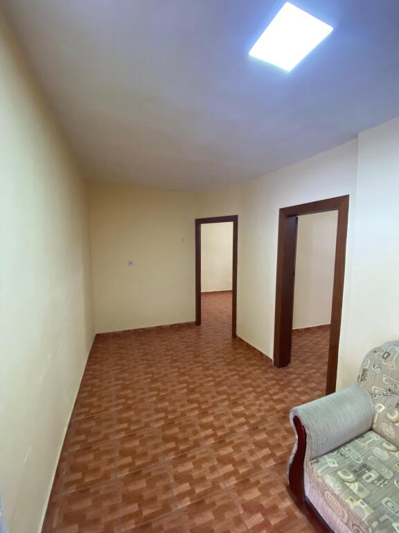 JEPET AMBIENT BIZNESI ME QIRA, TEK RRUGA E BARRIKADAVE