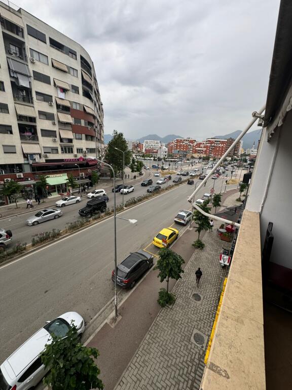 Apartament me qera astor