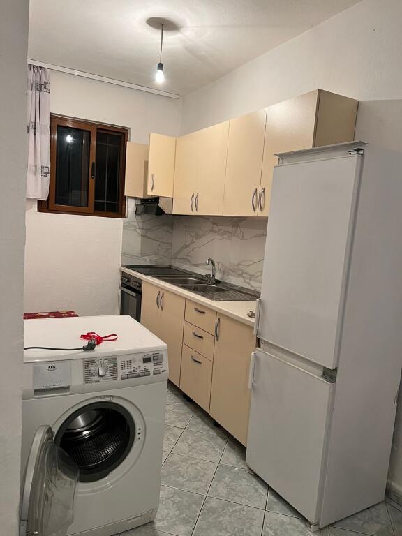 Për qira apartament 2+1.