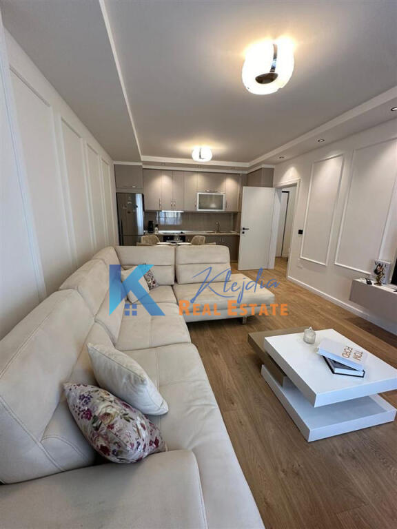 1+1 apartment for rent at Komuna e Parisit