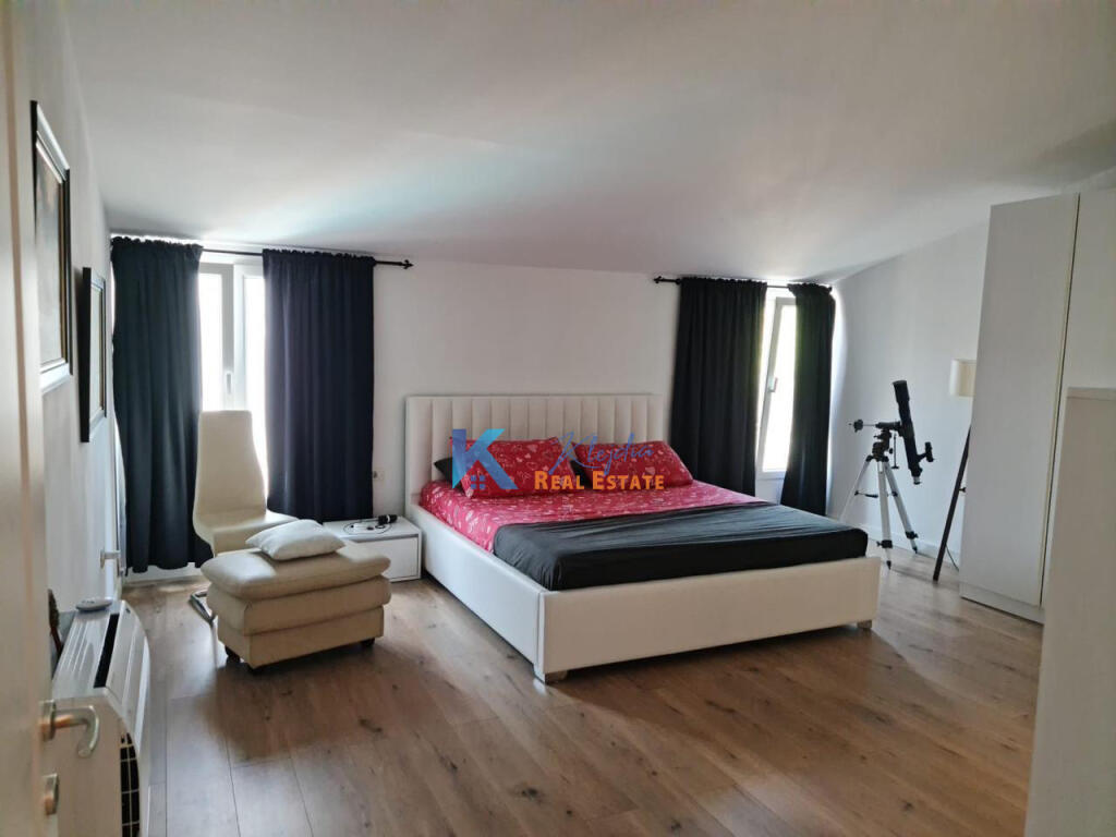 Penthouse për shitje në Golem - 50m nga deti