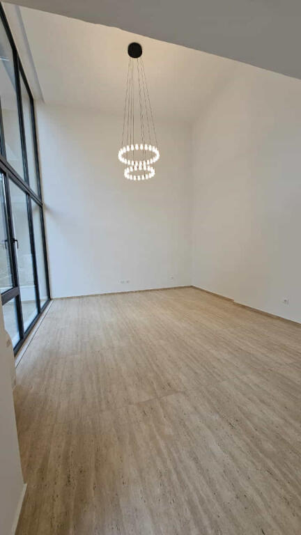 Dyqan/Dublex Me Qera Tek Pazari i Ri (ID BD21711) Tirane