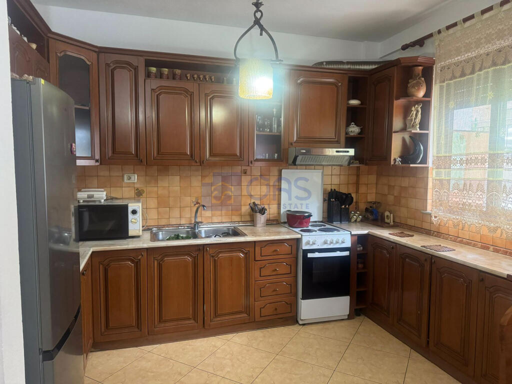 Apartment for rent in Komuna Parisit 1+1
