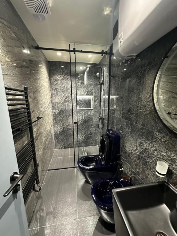 Jepet me qera apartament 1+1 luksoz në Shallvaret