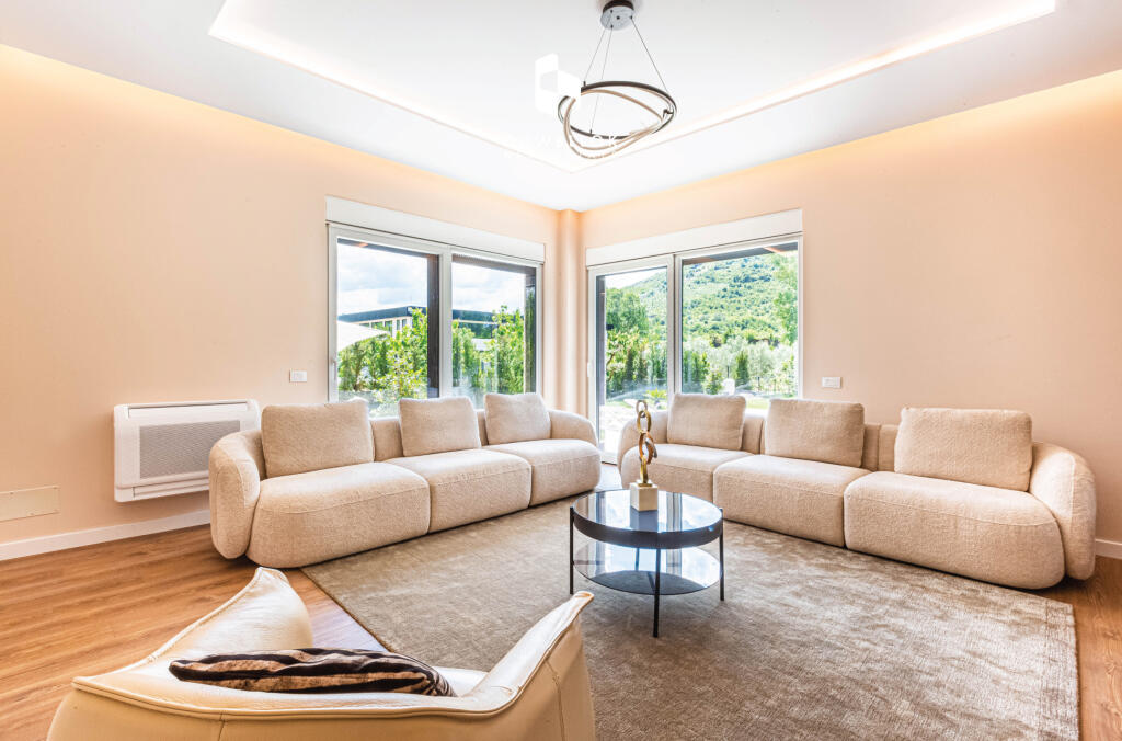 IN VENDITA: Villa Premium a Vishnje (€794.000) | 2400m² Terreno | Piscina + Guesthouse + Nuova di Zecca!