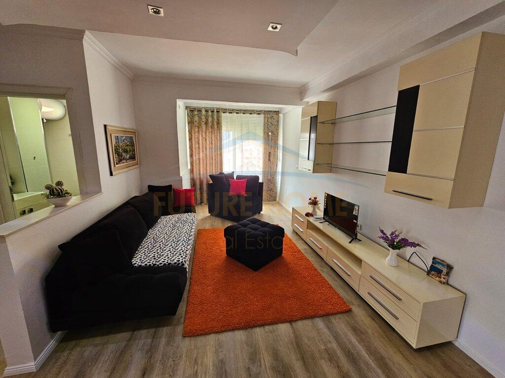 Shitet, Apartament 2+1, Fresku, Tiranë