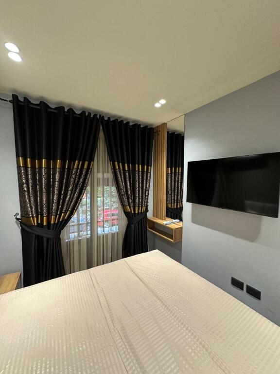 Jepet me qera apartament 1+1 luksoz në Shallvaret