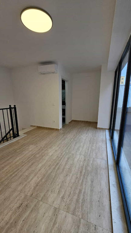 Dyqan/Dublex Me Qera Tek Pazari i Ri (ID BD21711) Tirane