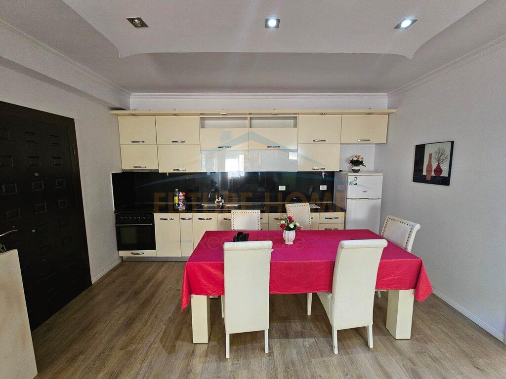Shitet, Apartament 2+1, Fresku, Tiranë