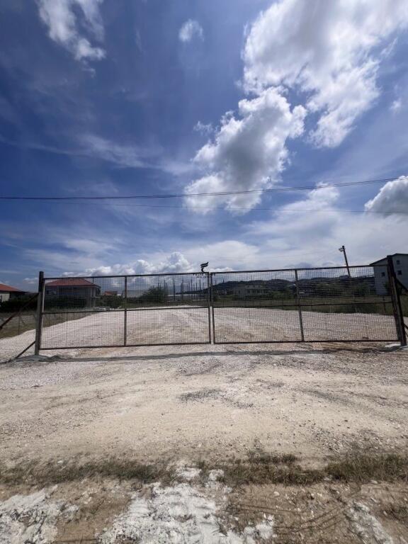 LAND FOR RENT 2000 M2 VORE