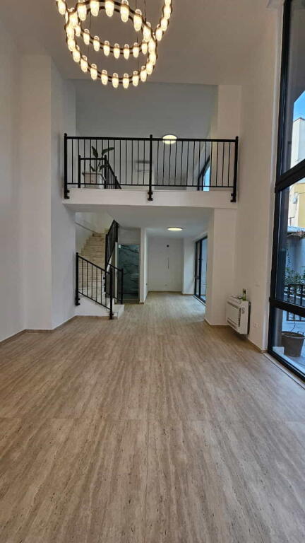 Dyqan/Dublex Me Qera Tek Pazari i Ri (ID BD21711) Tirane