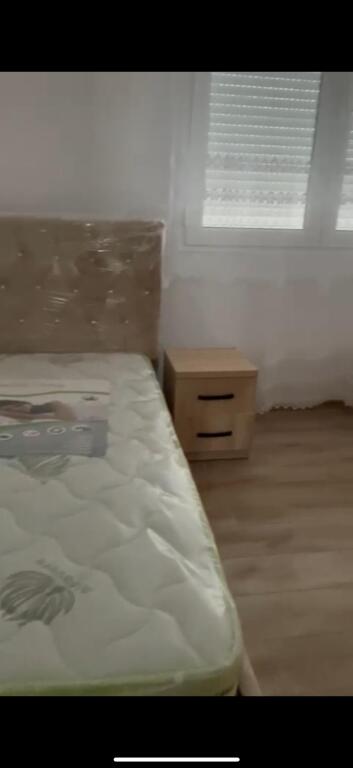 For rent 2+1+2 in Kamez near Ulliri. The apartment has an area of 110 m2 and is located on the 2nd floor of a newly completed building with an elevator. It is organized into: Living room + Kitchen 2 bedrooms 2 bathrooms Balcony Totally furnished, located in an easily accessible area. Location: Kamez, Donald Trump street.