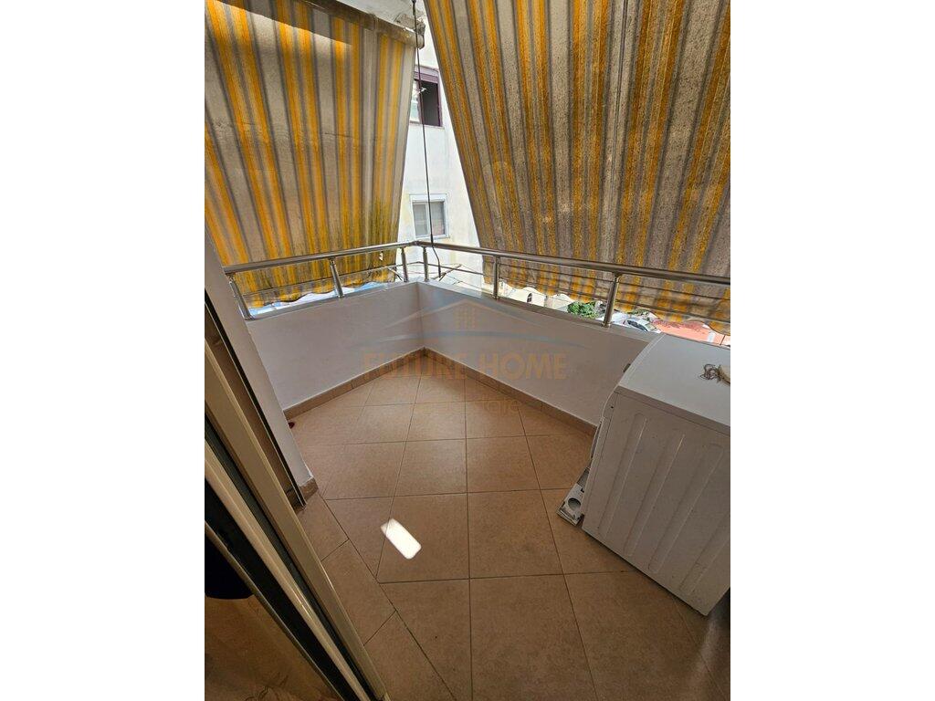 Shitet, Apartament 2+1, Fresku, Tiranë