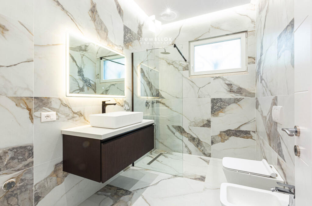 IN VENDITA: Villa Premium a Vishnje (€794.000) | 2400m² Terreno | Piscina + Guesthouse + Nuova di Zecca!
