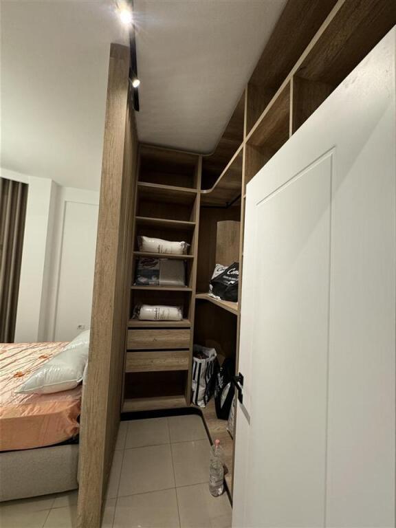 APARTAMENT ME QERA 1+1 PRANË RESTORANTIT TË DURRËSIT
