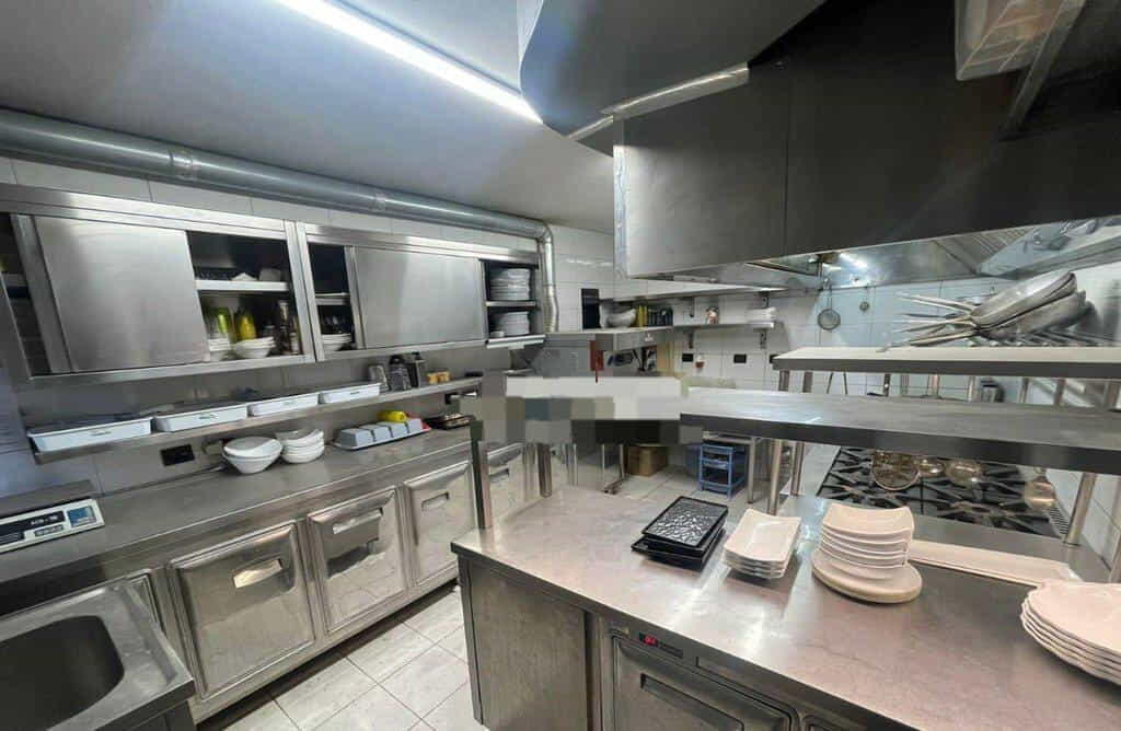 Ristorante di pesce in affitto vicino al Ginnasio Ismail Qemali (ID BL2158) Tirana