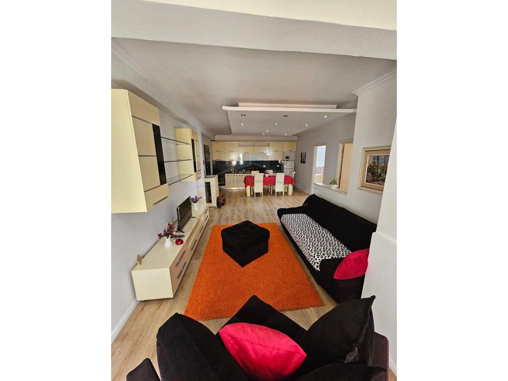 Shitet, Apartament 2+1, Fresku, Tiranë