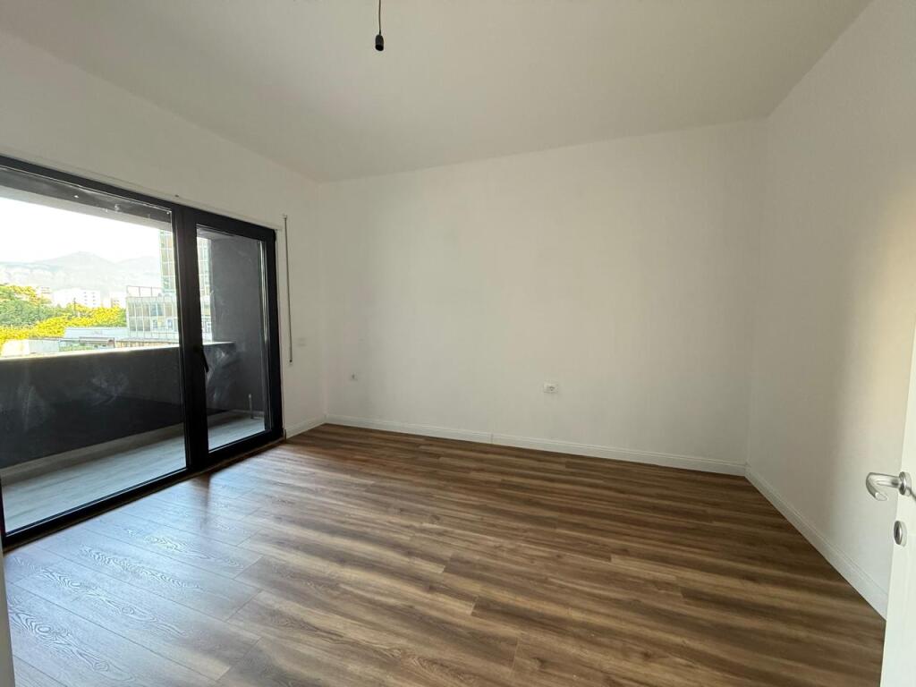 We offer an office for rent at Oazis Residence, Unaza e Re!