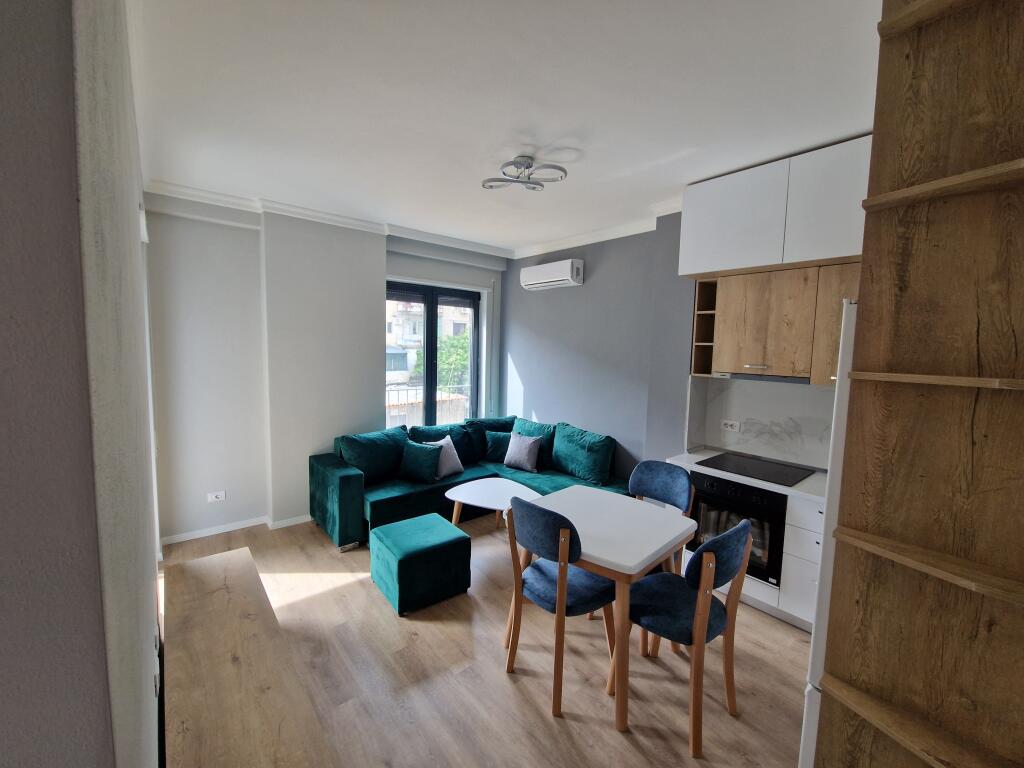 Super apartament 1+1 pranë stacionit të trenit (Karl Gega)