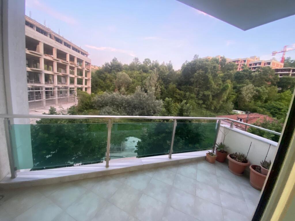Apartament 1+1 me qera pranë liqenit
