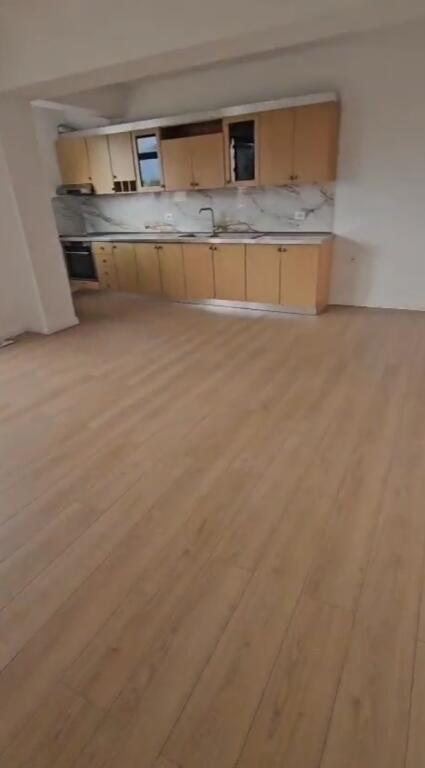 2+1 space for rent Willson square