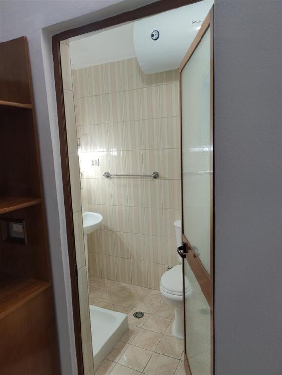 Apartament 1+1 me qera tek rr Naim Frasheri, prane rr Kavajes