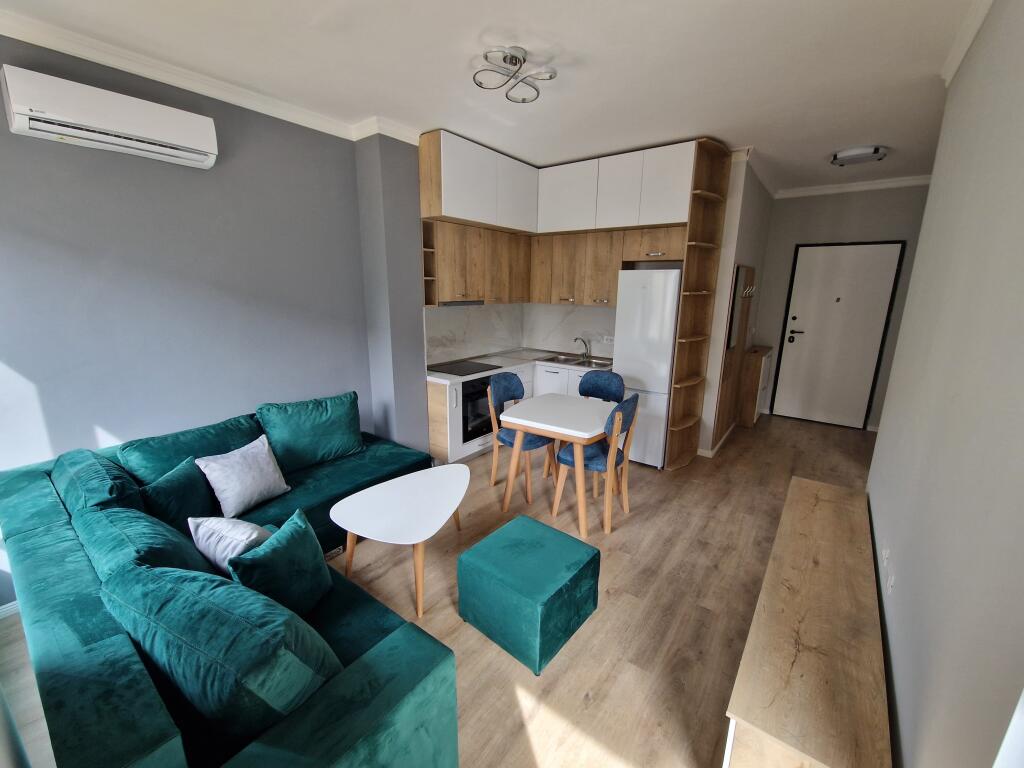 Super apartament 1+1 pranë stacionit të trenit (Karl Gega)