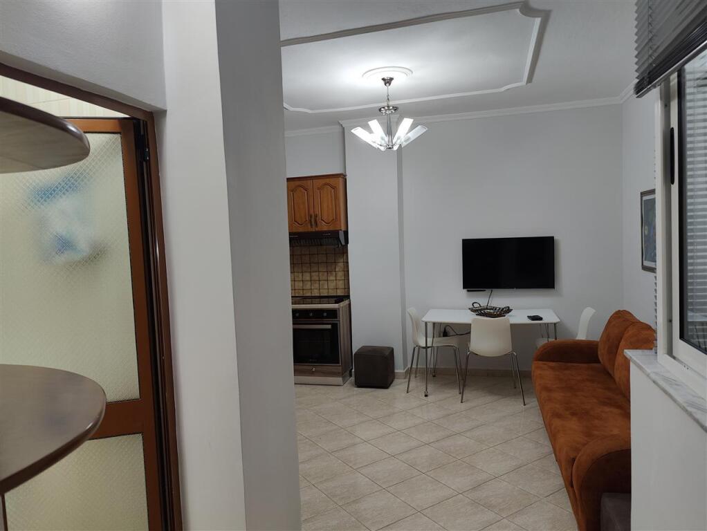 Apartament 1+1 me qera tek rr Naim Frasheri, prane rr Kavajes