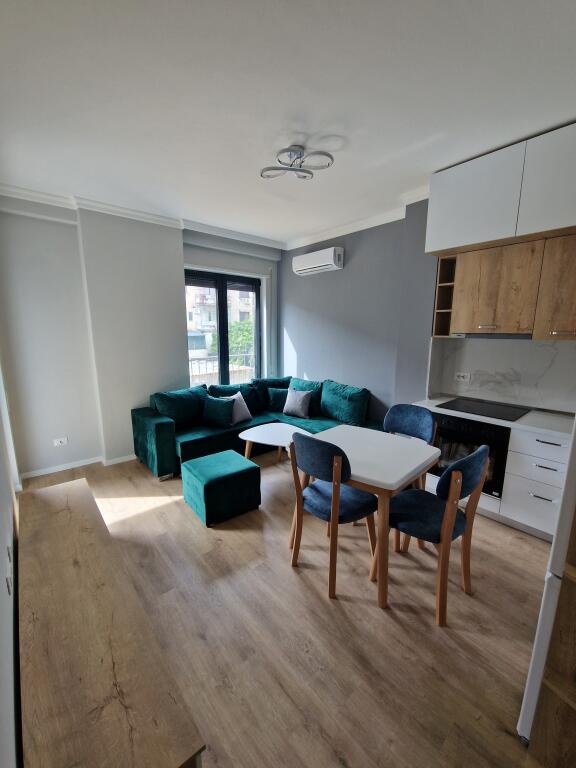 Super apartament 1+1 pranë stacionit të trenit (Karl Gega)