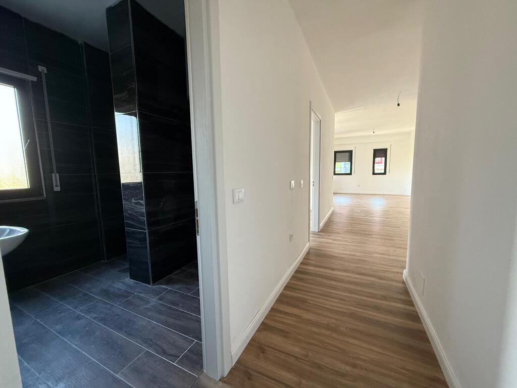 We offer an office for rent at Oazis Residence, Unaza e Re!