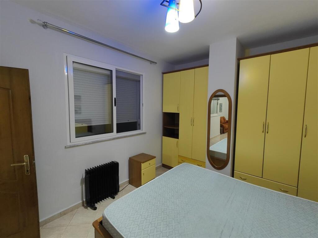 Apartament 1+1 me qera tek rr Naim Frasheri, prane rr Kavajes