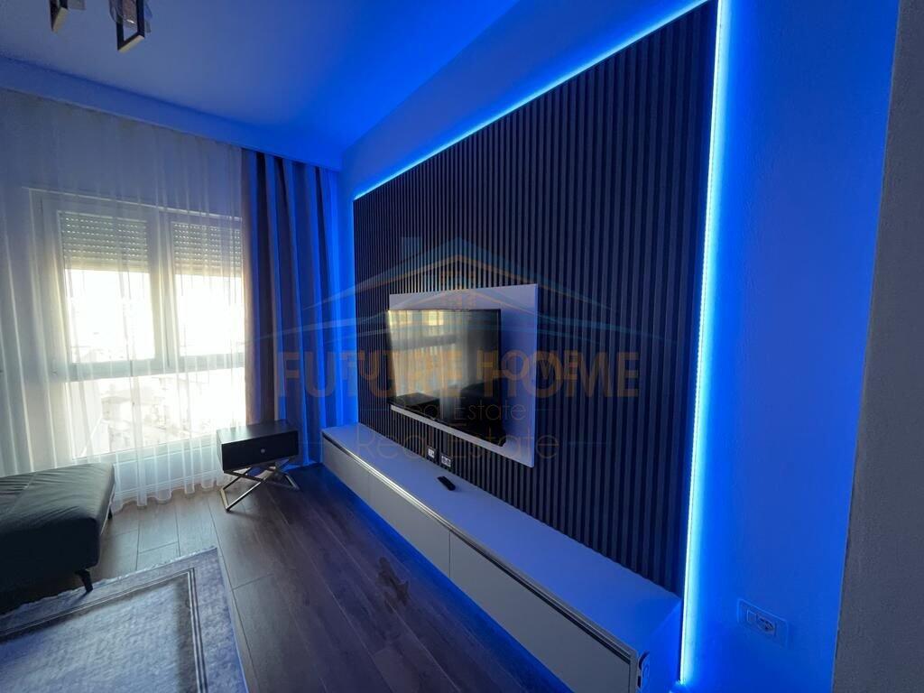 Shitet, Apartament 1+1+Post Parkimi, Rruga e Barrikadave, Tirane