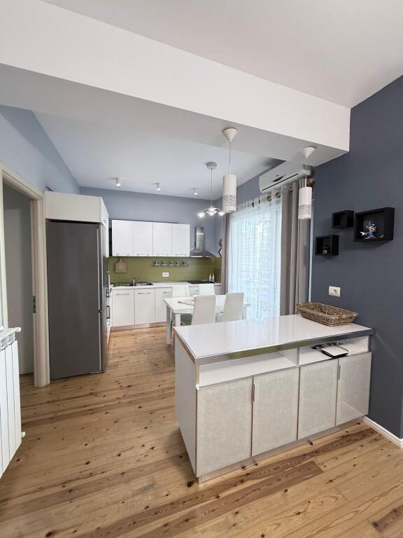 APARTAMENT 2+1 me QIRA DITORE tek "LURA 1" - GJIRI LALZIT