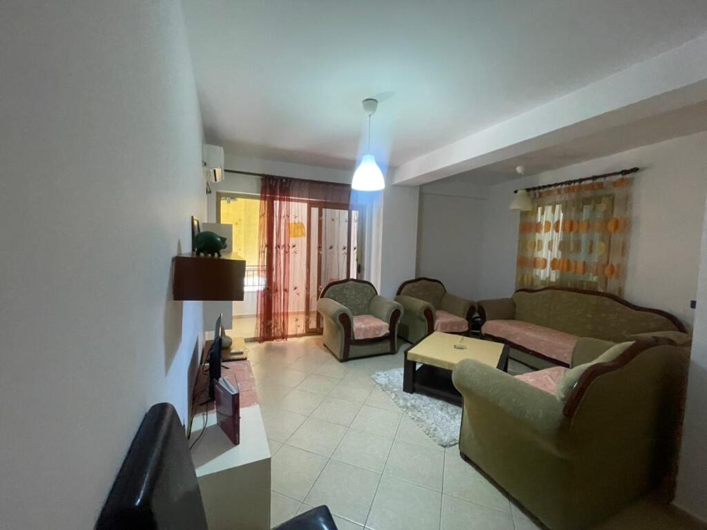 Apartament 2+1 me qera astir