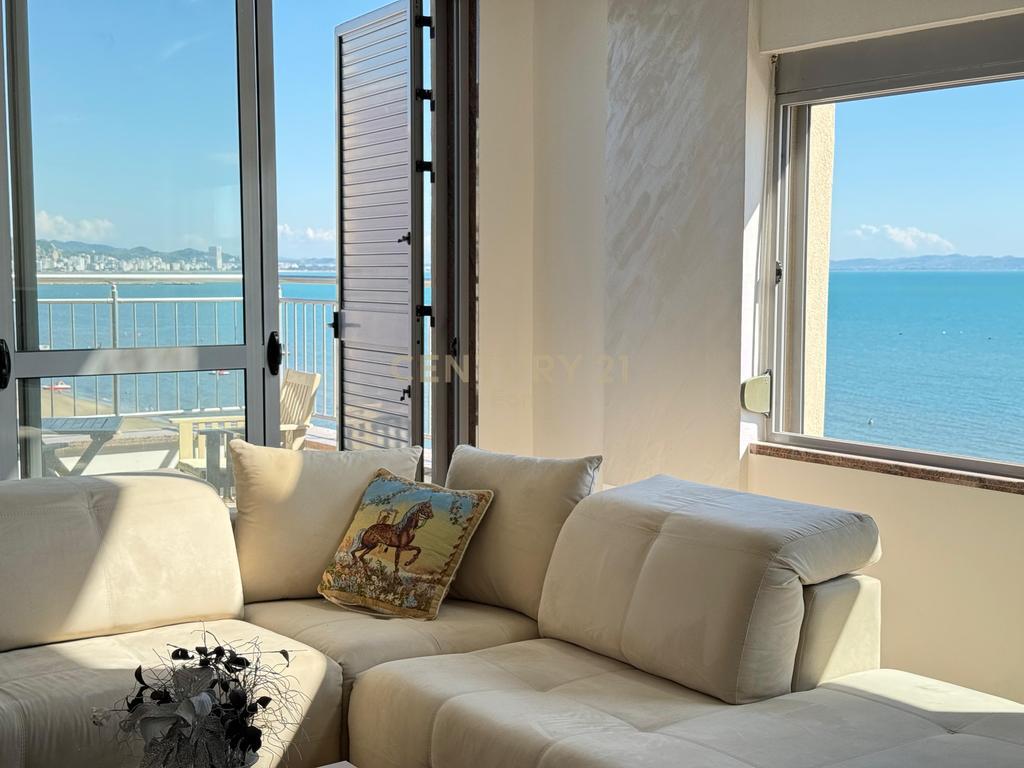 VENDESI SUPER DUPLEX PENTHOUSE CON VISTA MARE INSIEME A GARAGE NELLA SPIAGGIA, DURRES!