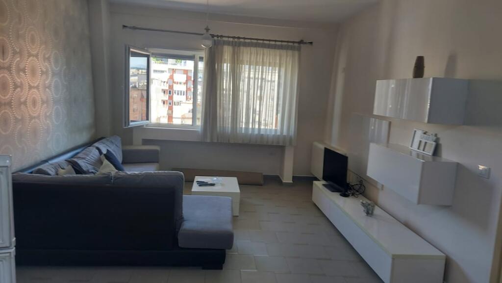 Super apartament 2+1+garazhd për qira mbraoa hotel Mondialit