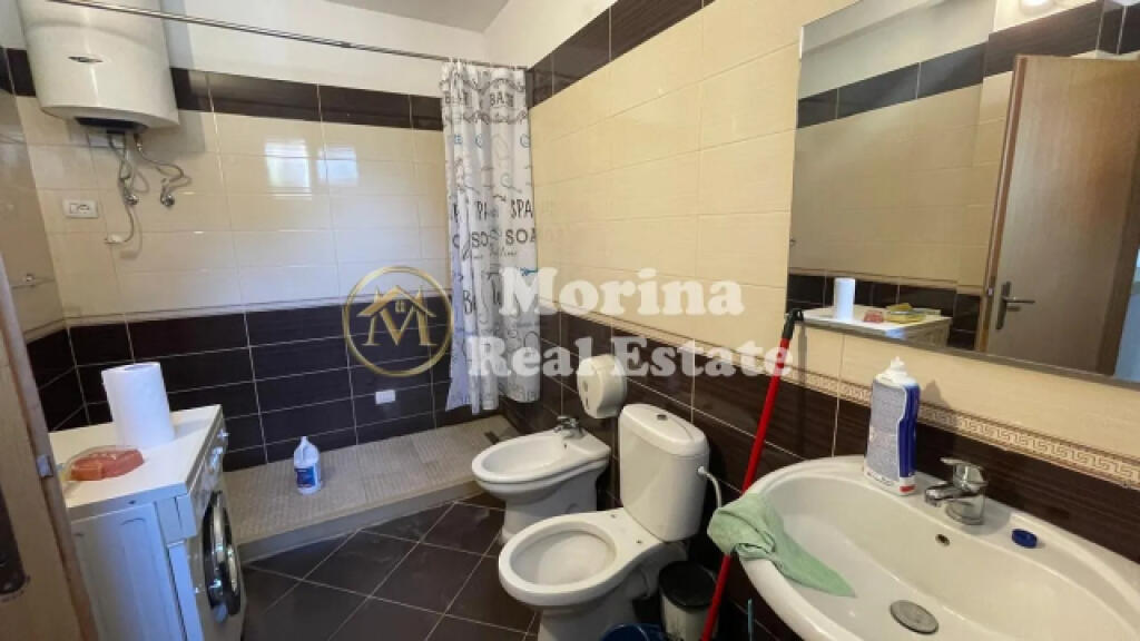 Rent, private entrance 2+1, Red School