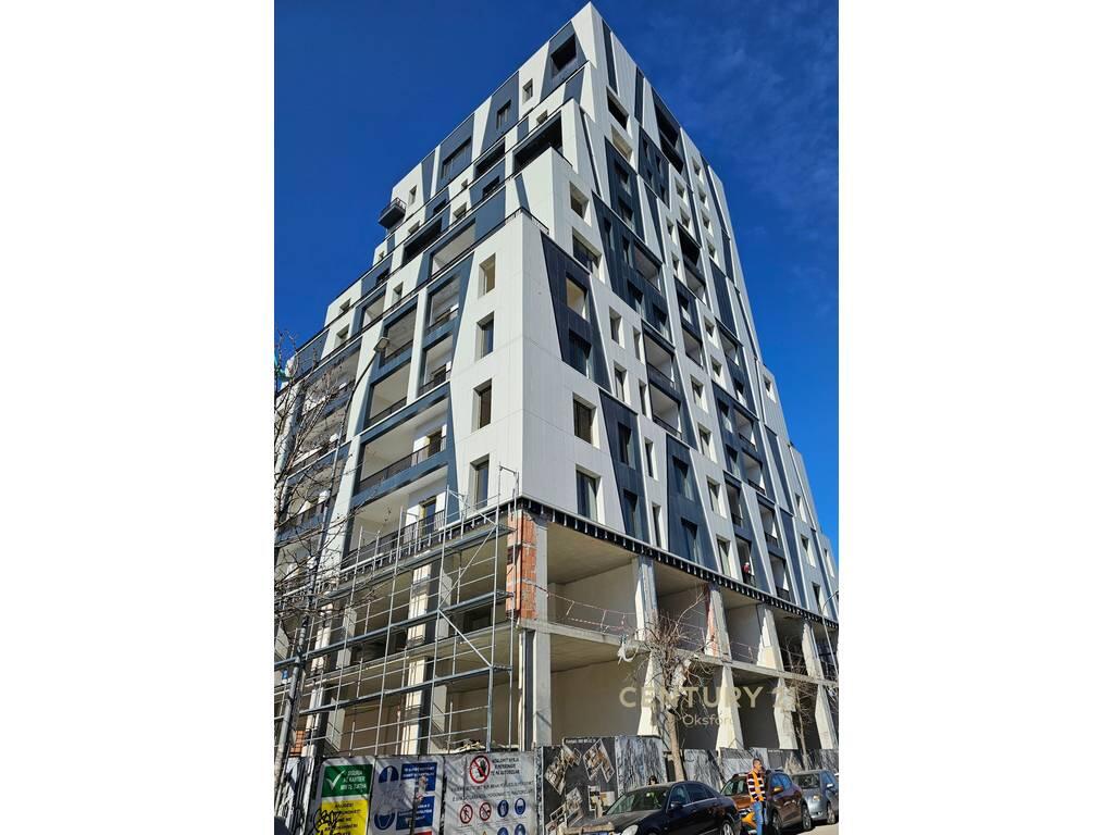APARTAMENT 3+1+2 + GARDEROBE + VERANDE PER SHITJE TEK RRUGA E BARRIKADAVE!