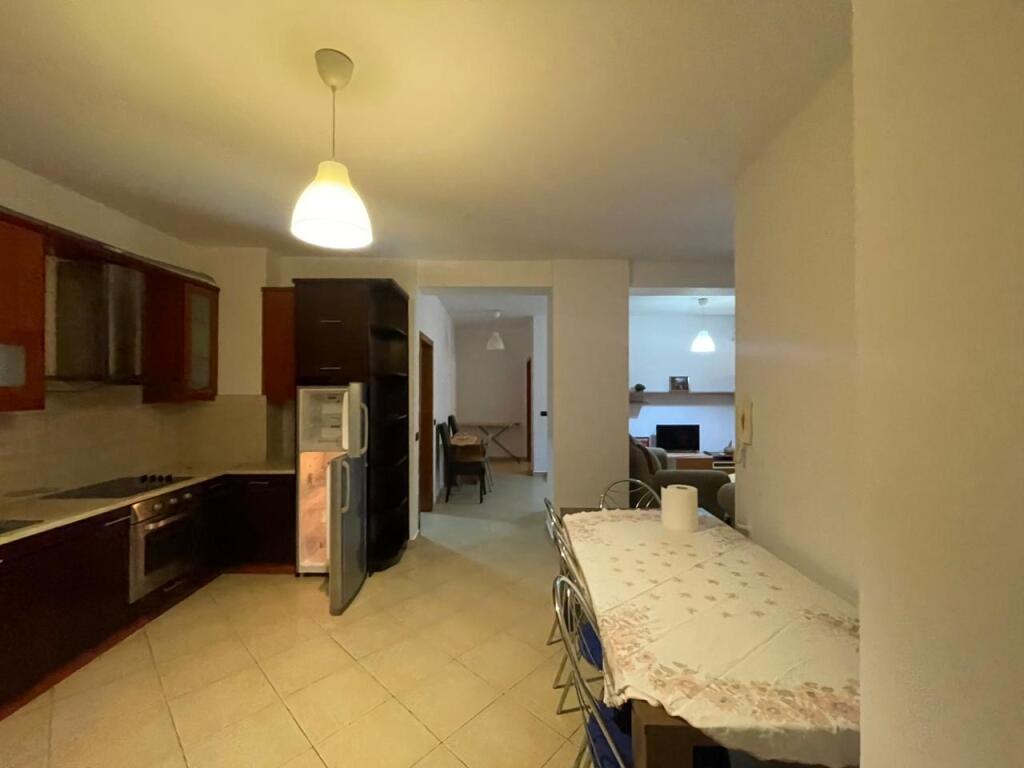 Apartament 2+1 me qera astir