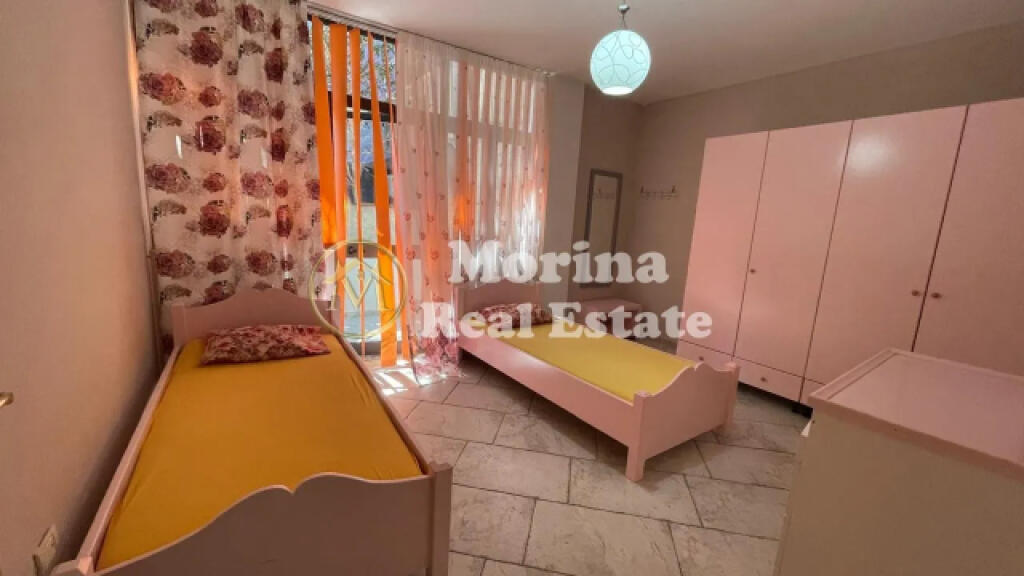 Rent, private entrance 2+1, Red School